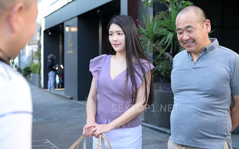 Thấy người vợ của nhân viên đẹp quá, cấp trên lại có sở thích chịch bà xã người khác nên đã…